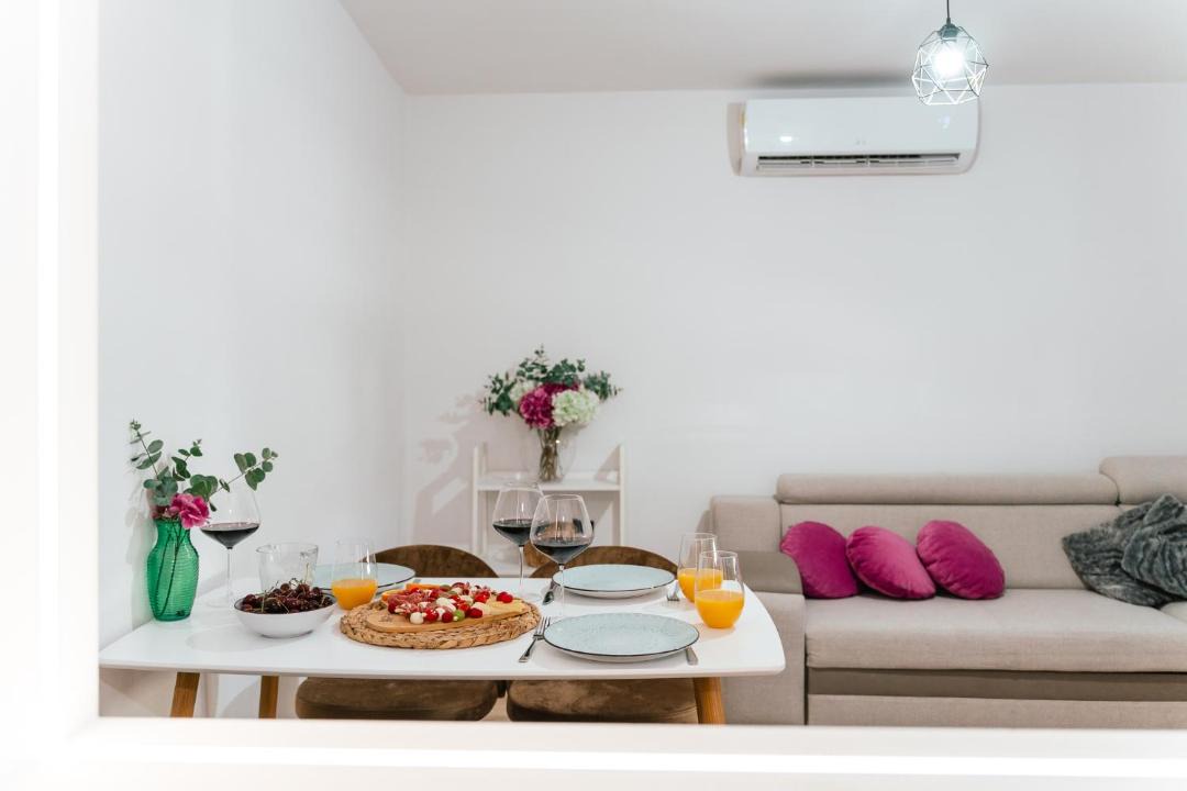 Photo of Livingroom in Cove Parja