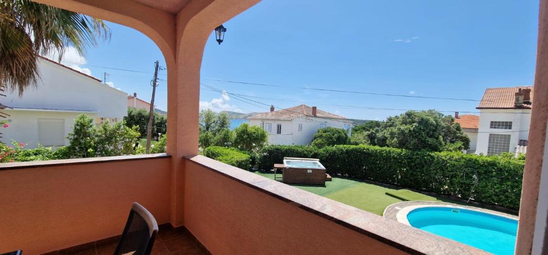 Photo of Patio Balcony in Barbat na Rabu