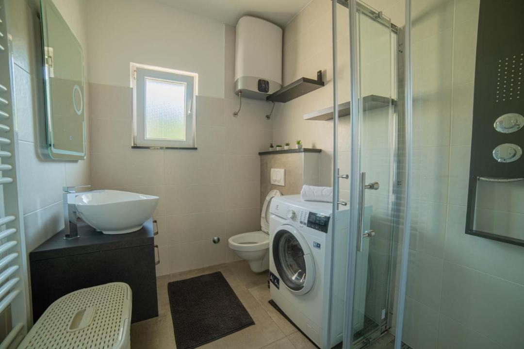 Photo of Bathroom in Srinjine