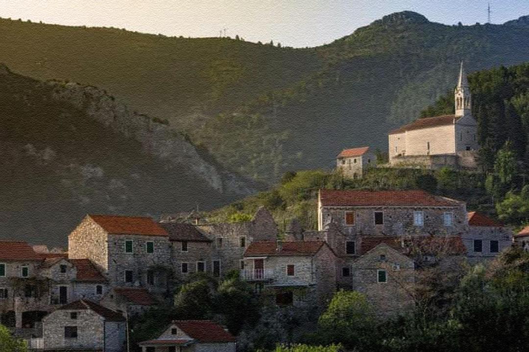Photo of Buildings in Pitve