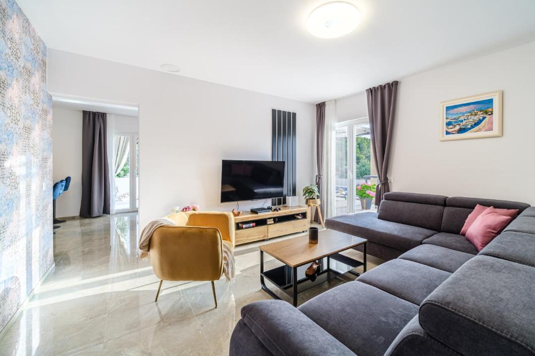 Photo of Others in Cove Makarac (Milna)