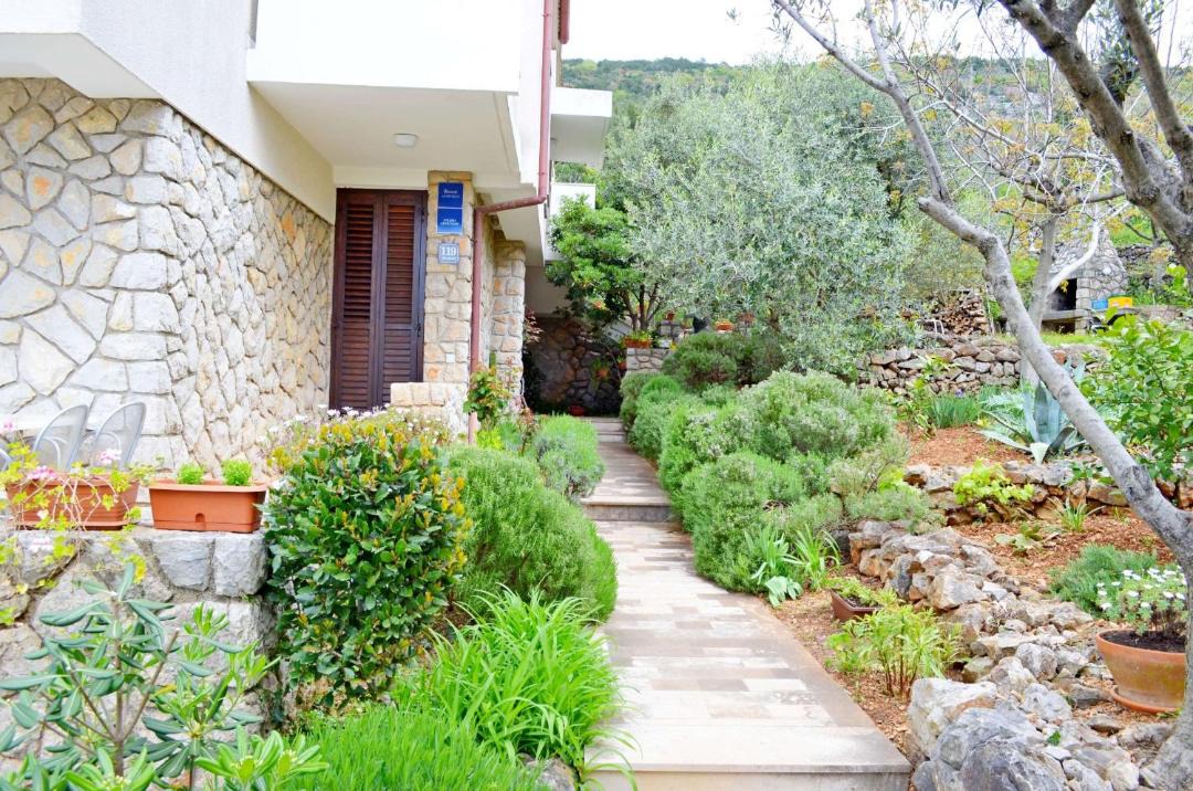 Photo of Others in Cres