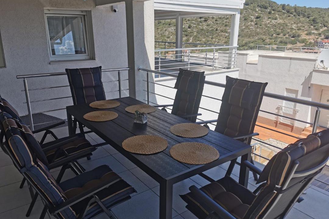 Photo of Others in Vis