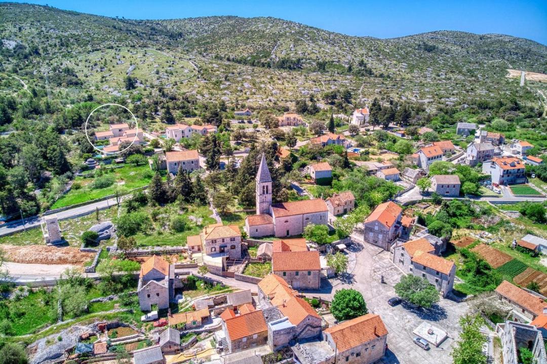 Photo of Buildings in Dracevica
