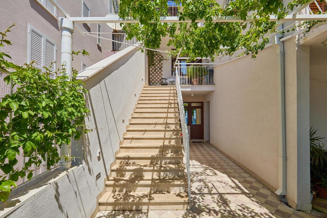 Photo of Others in Ploce