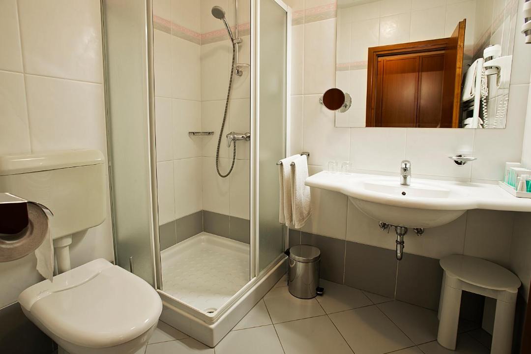Photo of Bathroom in Porat