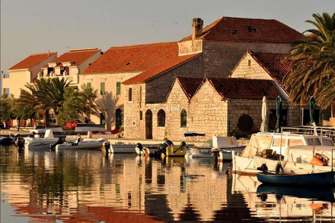 Photo of Buildings in Sucuraj