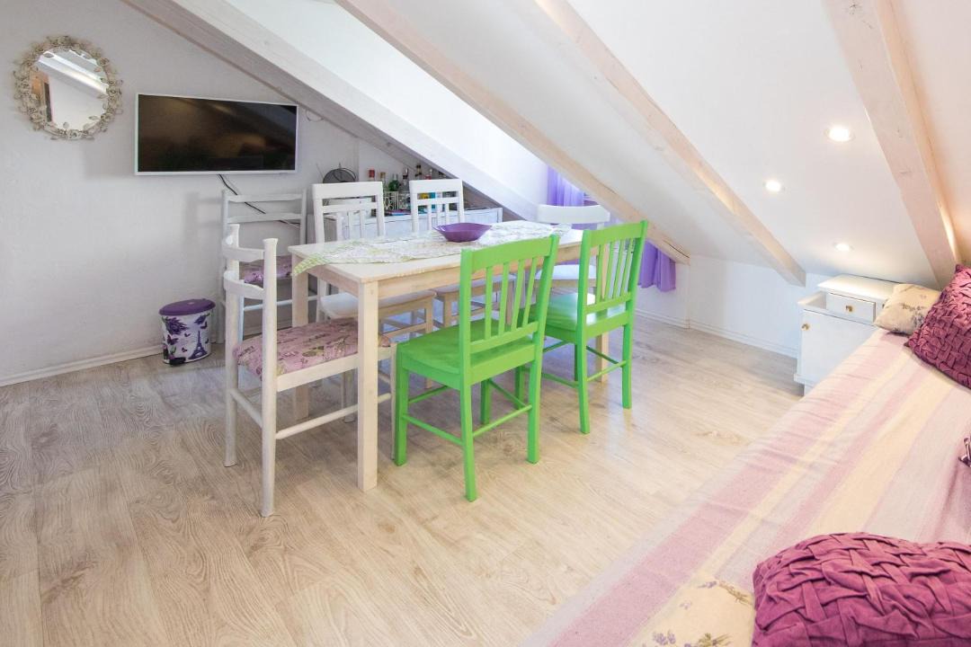 Photo of Livingroom in Pile