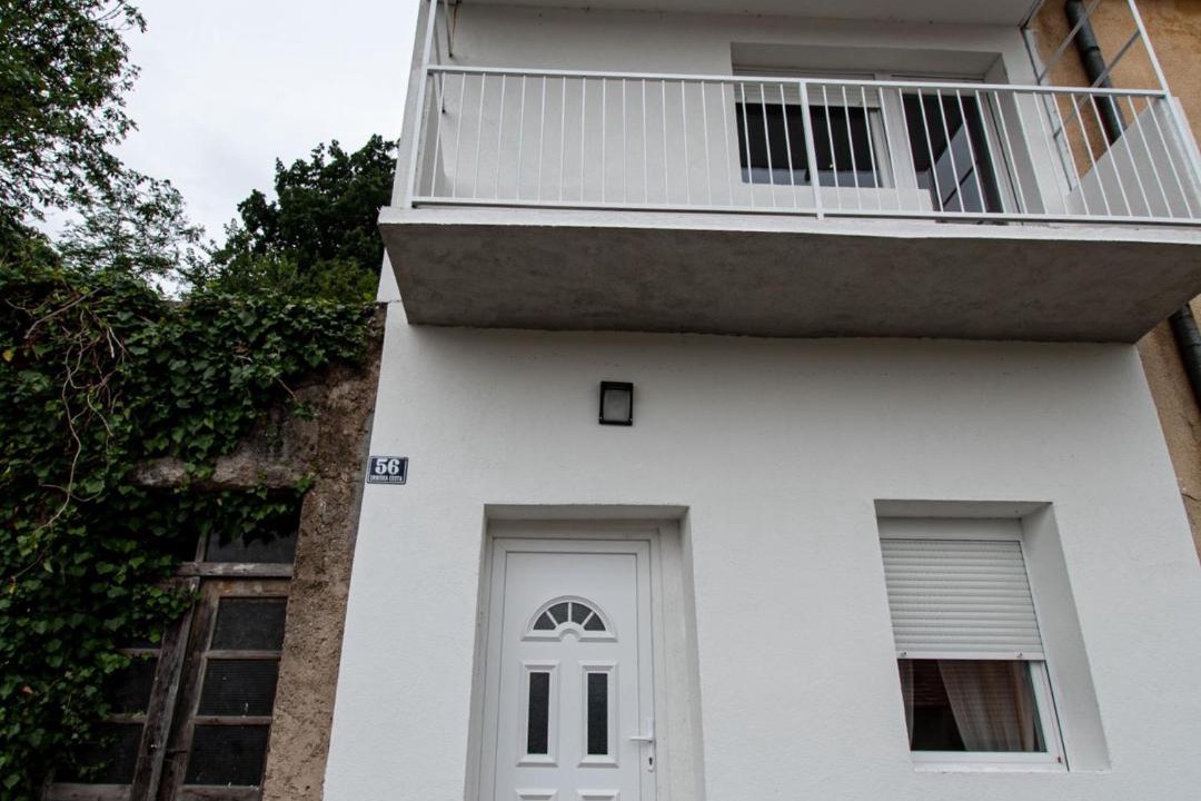 Photo of Buildings in Cove Parja