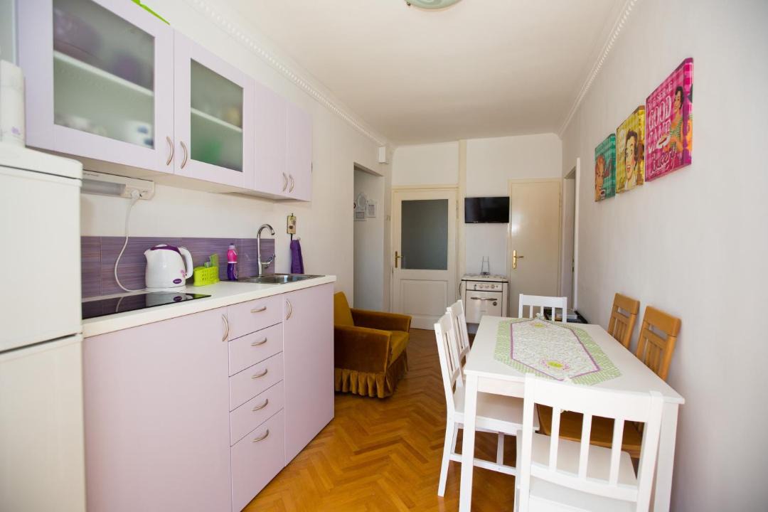 Photo of Kitchen in Pile