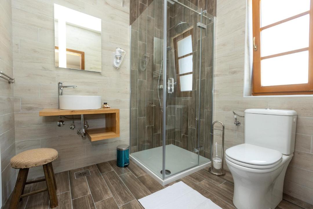 Photo of Others in Seliste