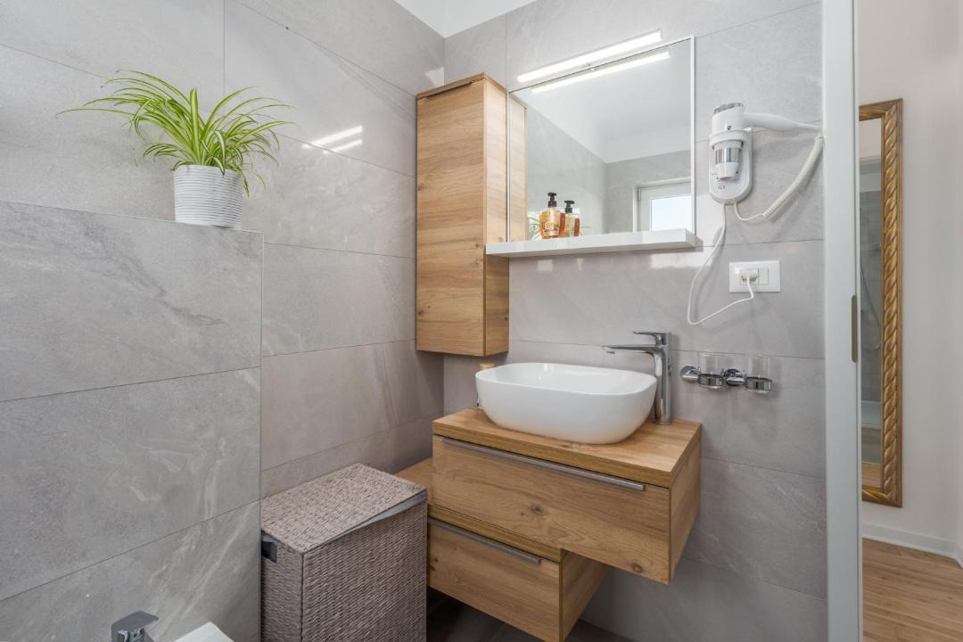 Photo of Bathroom in Tar