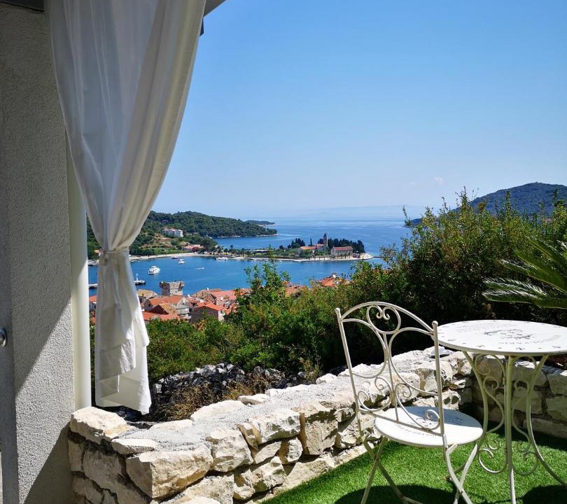 Photo of Others in Vis