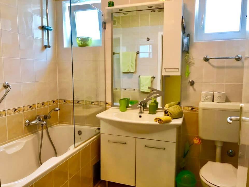 Photo of Bathroom in Porat