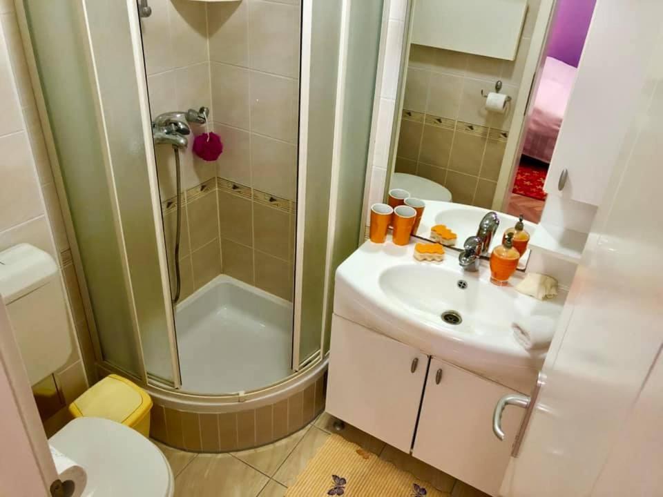 Photo of Bathroom in Porat