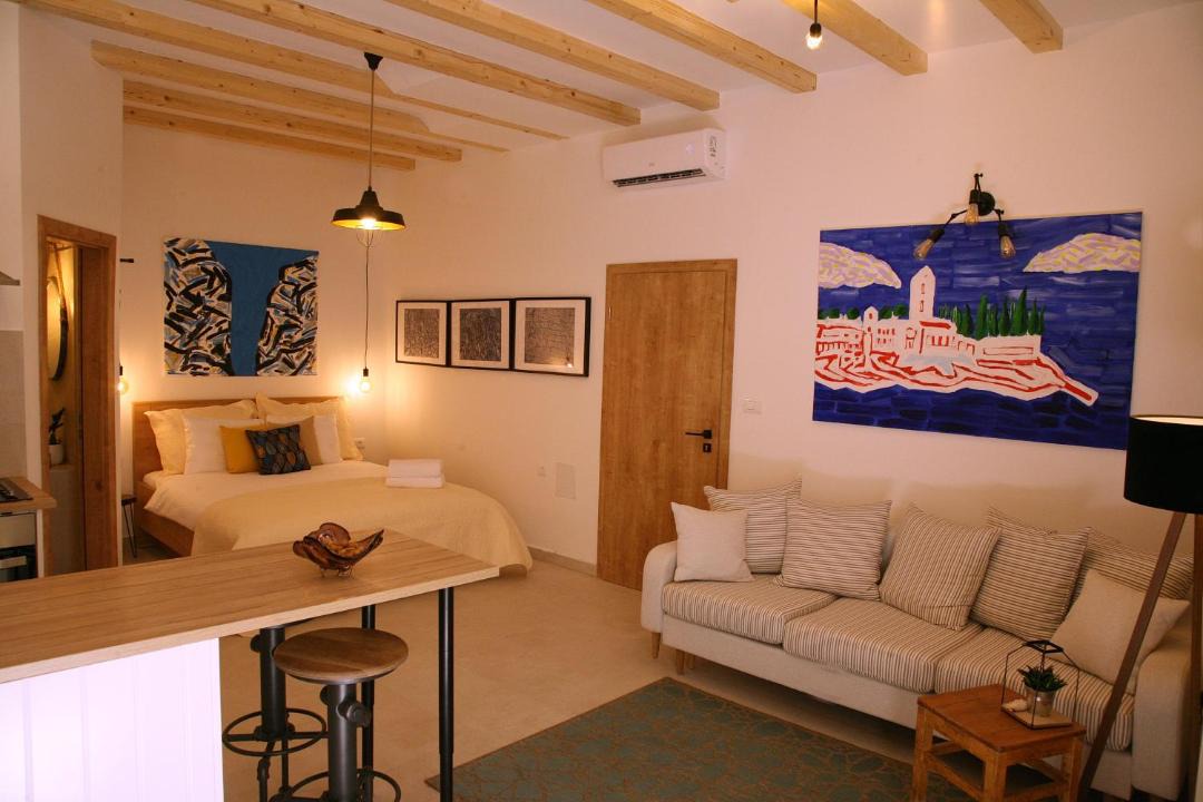 Photo of Others in Vis