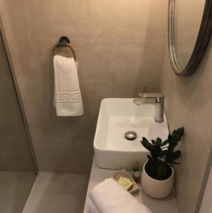 Photo of Others in Vis