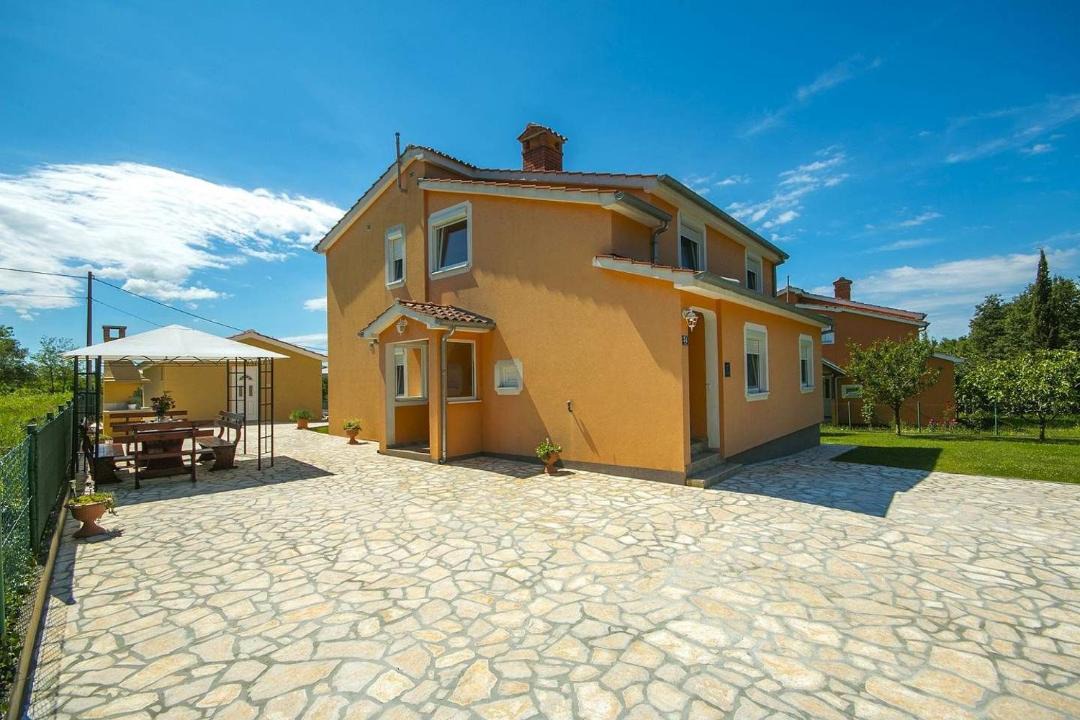 Photo of Buildings in Nova Vas