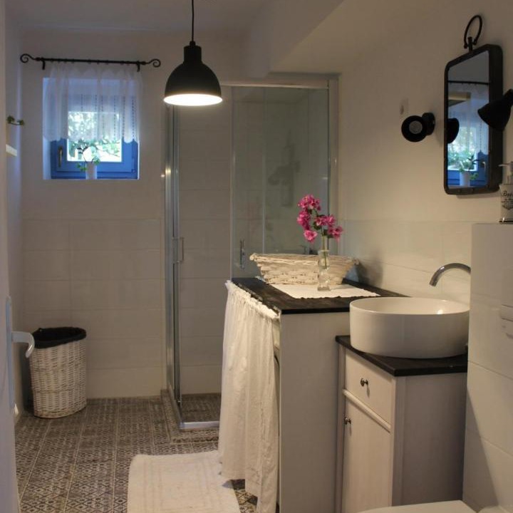 Photo of Bathroom in Iz