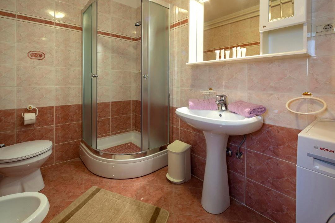Photo of Others in Spadici
