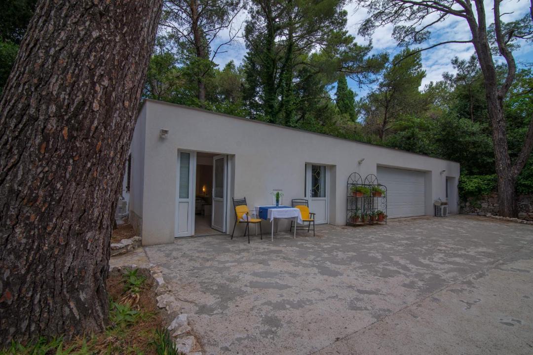 Photo of Buildings in Cove Murtar