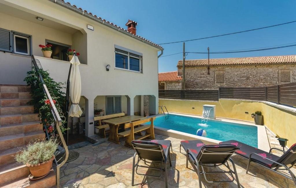 Photo of Patio Balcony in Mrgani