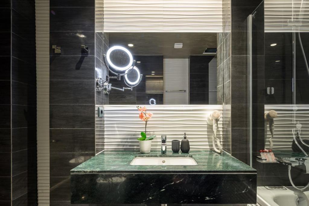 Photo of Bathroom in Old City