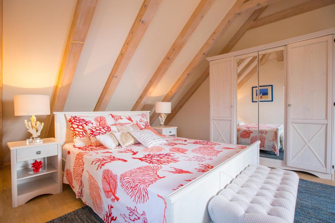 Photo of Bedroom in Pile