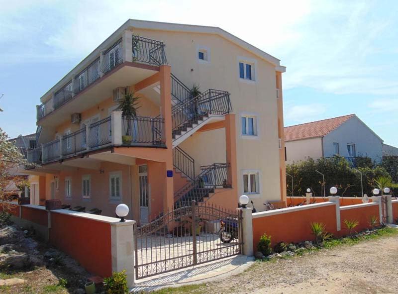 Photo of Buildings in Sucuraj