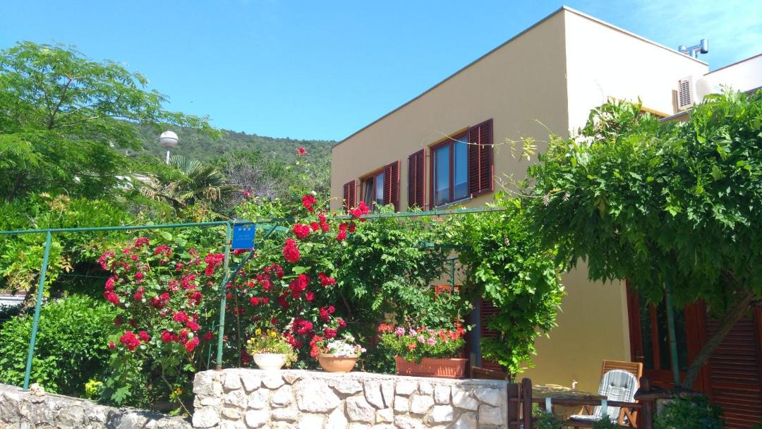 Photo of Others in Cres