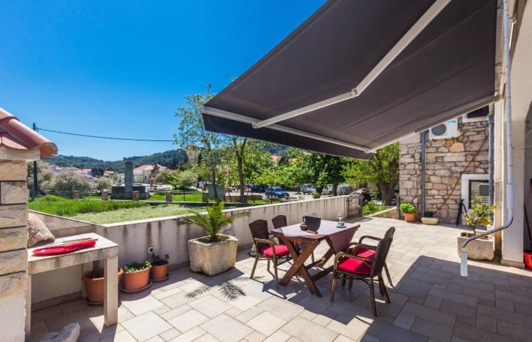 Photo of Patio Balcony in Iz