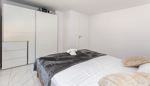Apartment (A2)