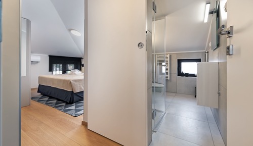 Economy Room