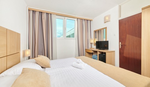 Comfort family room with balcony