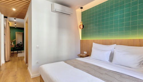 Deluxe SUITE