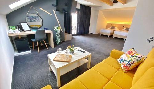 Suite, Balcony