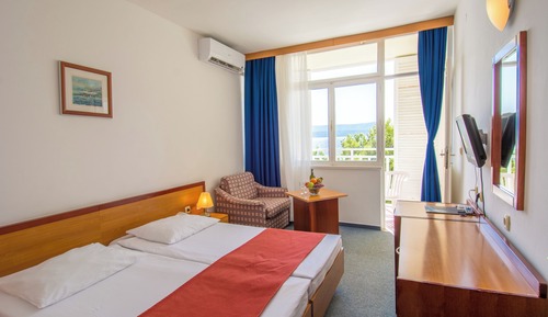 Superior Twin Room, Balcony, Partial Sea View