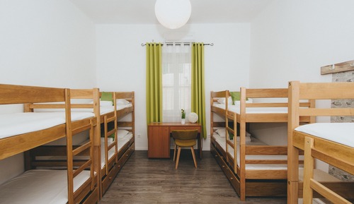 Shared dormitory (8 people)