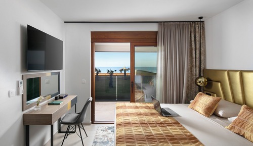 Deluxe Apartment, 2 Bedrooms, Pool Access, Sea View