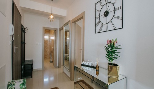 Apartment (Two Bedroom Apartment with Balcony an)