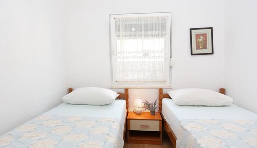 House (Six Bedroom Holiday Home)