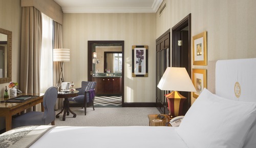 Deluxe Suite
