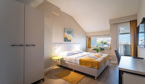 Family Room with Sea View and Balcony