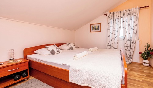 Apartment (A9)