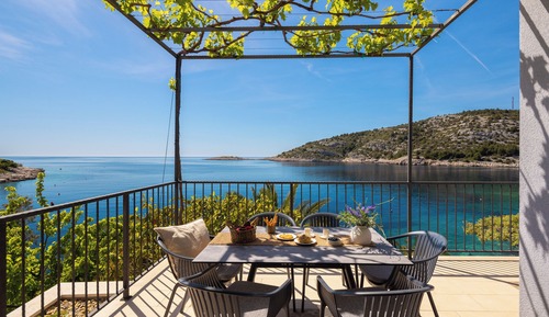 Comfort Apartment, 2 Bedrooms, Patio, Sea View