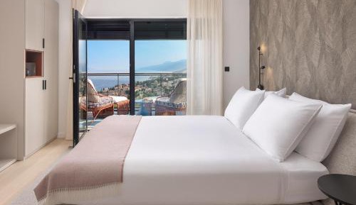 Penthouse Apartment with Sea View
