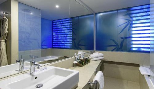 Superior Double Room with Garden View and Partial Sea View