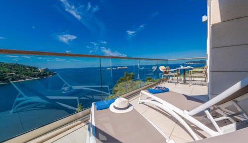 Two-Bedroom Apartment with Sea View