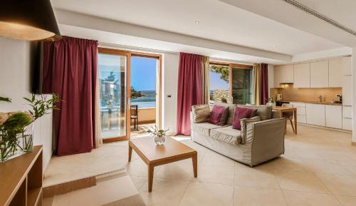 One-Bedroom Apartment with Sea View