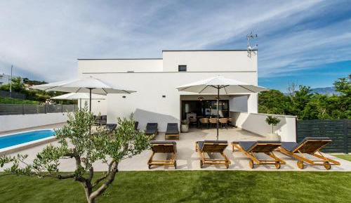Villa with Sea View